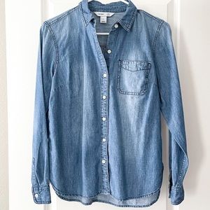 Womens Old Navy “The Classic Shirt” Denim Button Up - Size Small